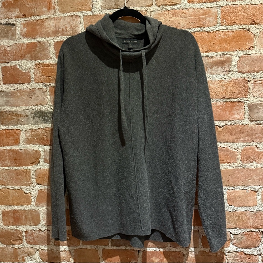 M - Banana Republic hooded sweater
